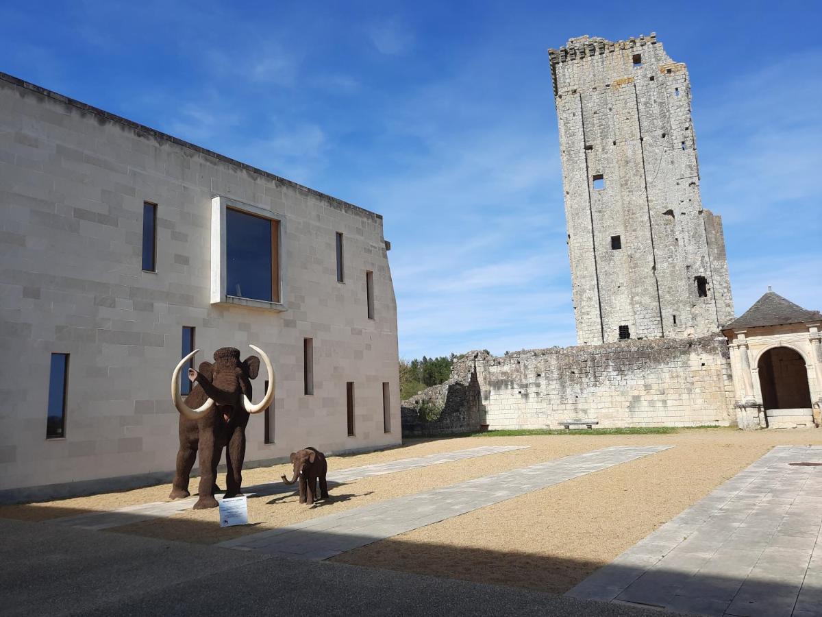 Loire Valley Village Centre Apartment Chezania Le Grand-Pressigny Exterior foto